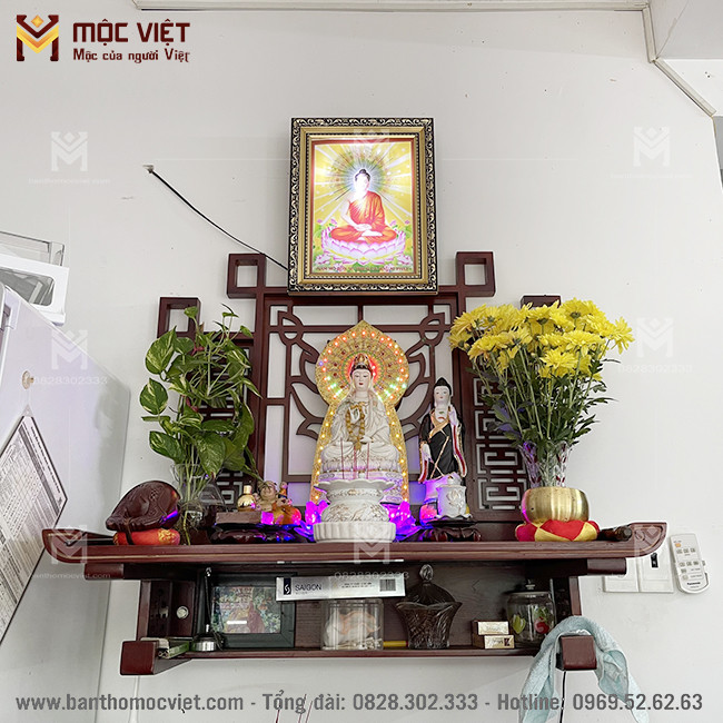 Mẫu bàn thờ phật hiện đại dạng treo tường, tích hợp ngăn đựng đồ tiện lợi, tối ưu không gian sống