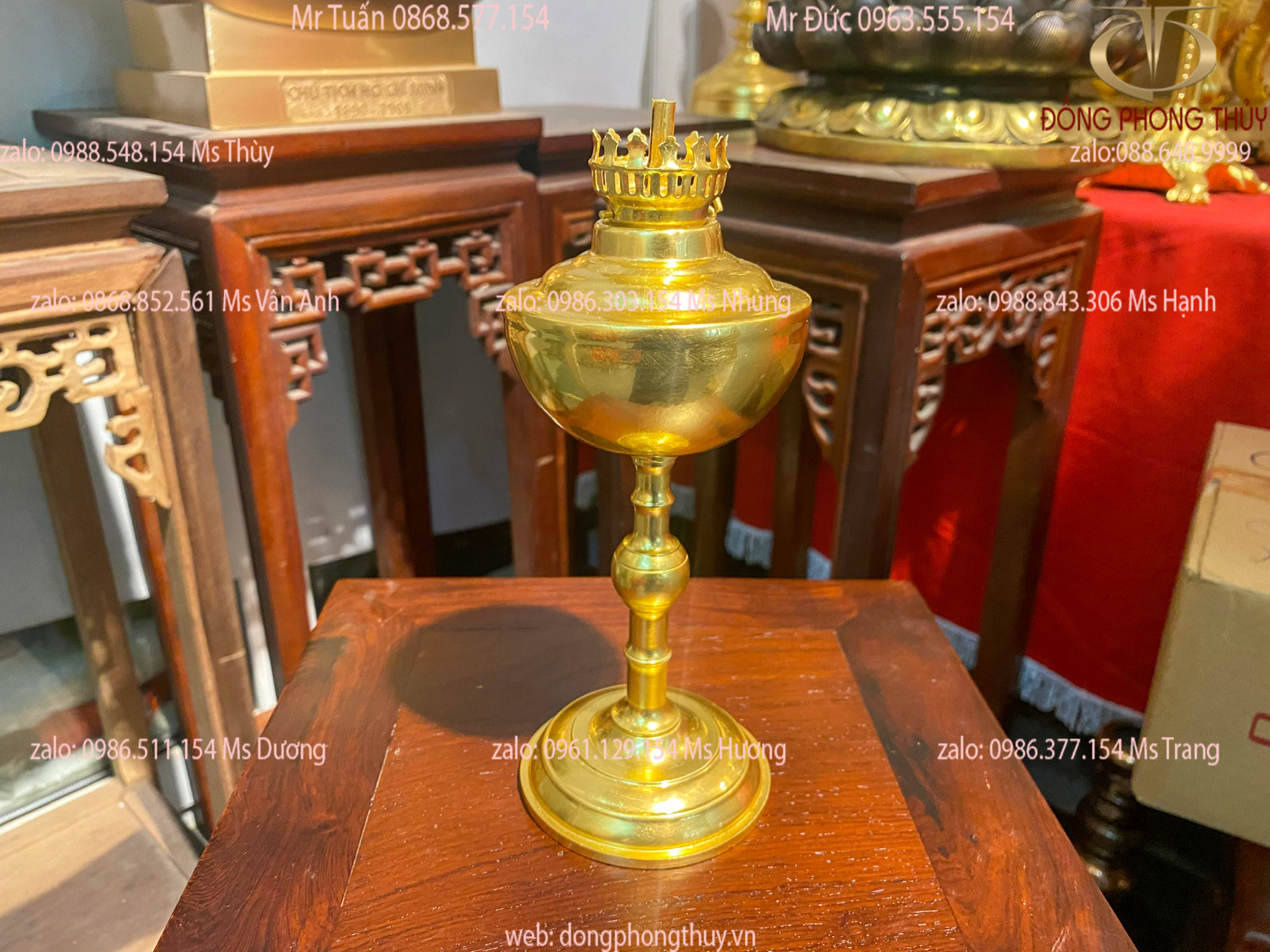 Mẫu đèn dầu thờ dát vàng 24K sang trọng cho bàn thờ