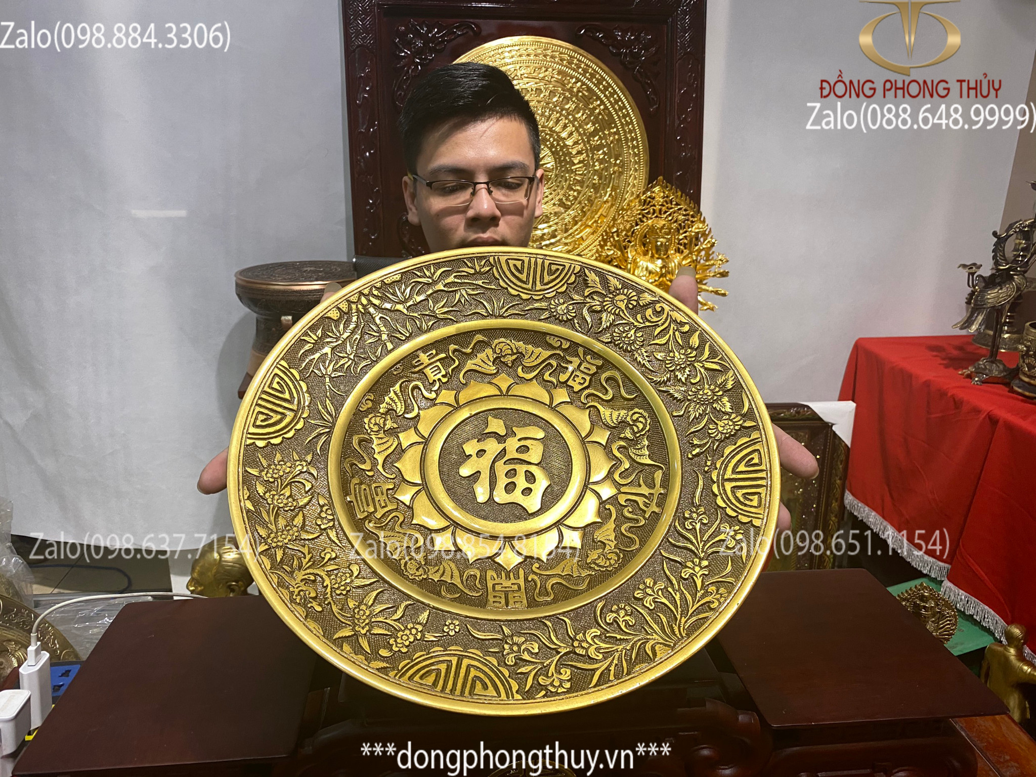 Mẫu mâm bồng bằng đồng vàng với thiết kế tinh xảo, giá cả phải chăng