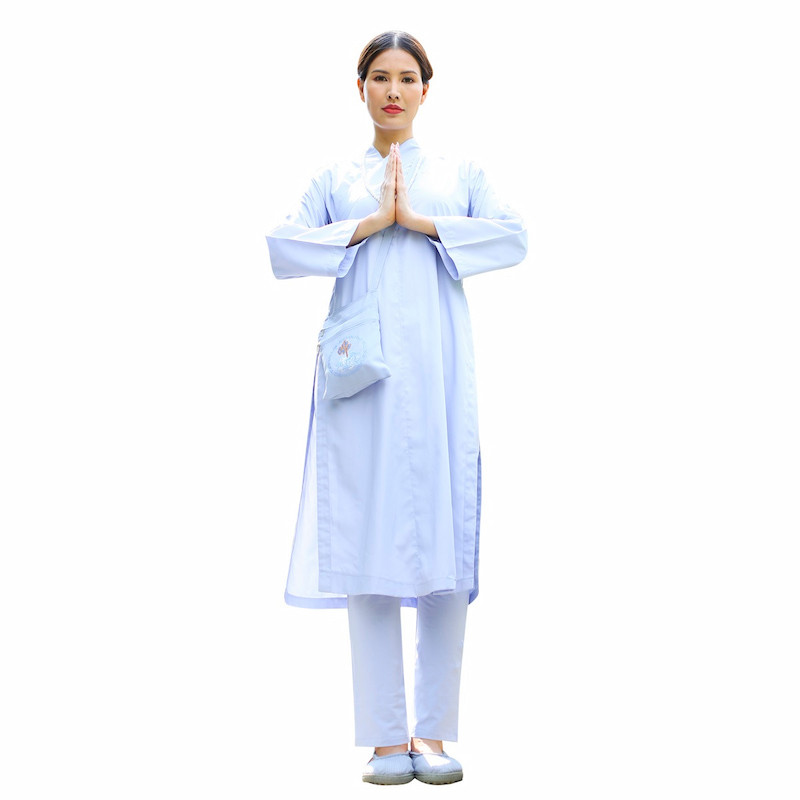 Mẫu pháp phục nữ truyền thống với thiết kế đơn giản, tôn vinh ý nghĩa tâm linh của trang phục