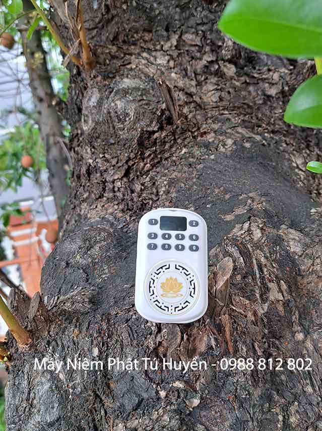 Máy niệm Phật mini đeo cổ YN-002 với 50 bài kinh Phật tích hợp
