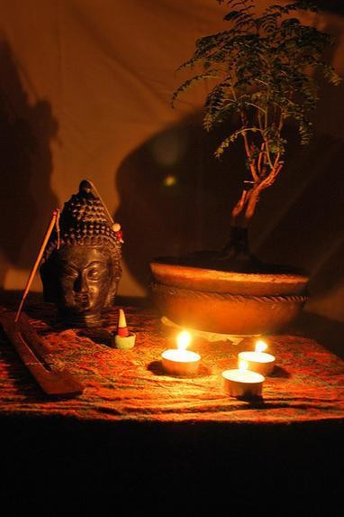 Một hình ảnh Phật giáo tượng trưng cho sự giác ngộ, giúp con người hiểu rõ góc khuất là gì và tìm thấy bình an nội tâm.