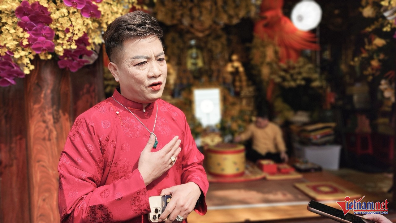 Nghệ nhân Ưu tú Đặng Ngọc Anh, một người có chuyên môn về tín ngưỡng thờ Mẫu tại Việt Nam