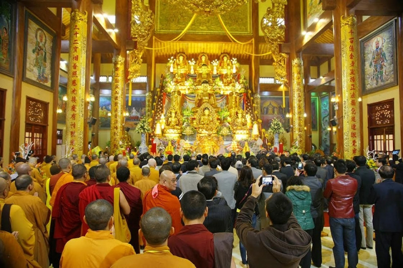 Nghi thức tụng đọc các bài văn khấn khi đi chùa cầu gì với lòng thành kính