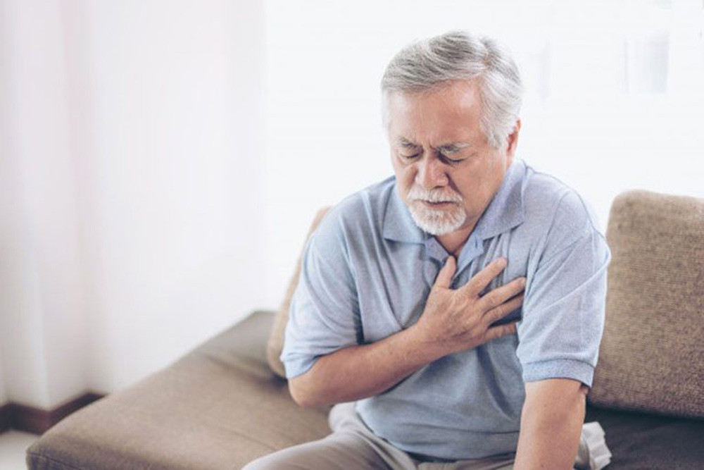Người cao tuổi trải nghiệm khổ đau của sự già yếu và bệnh tật trong cuộc sống