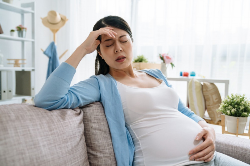 Người mẹ mang thai đối mặt với nhiều khó khăn, mệt mỏi theo giáo lý tứ diệu đế