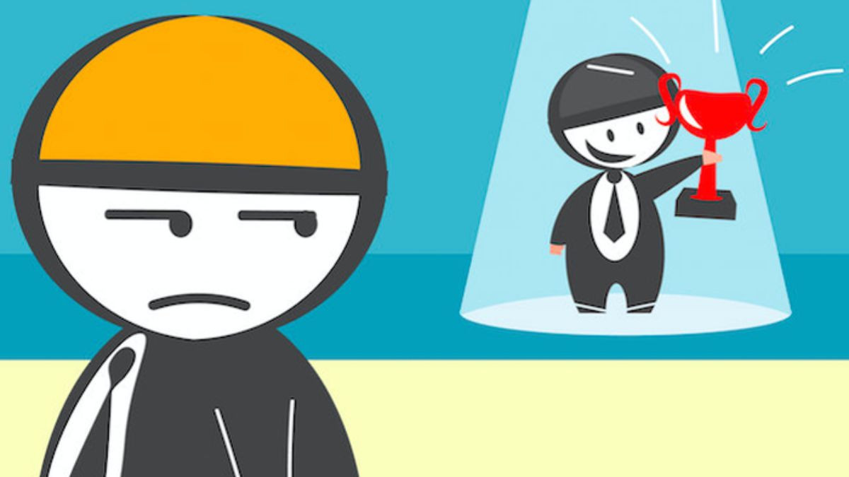 Người phụ nữ suy tư về cảm xúc đố kị là gì, đối mặt với sự ghen ghét nội tại