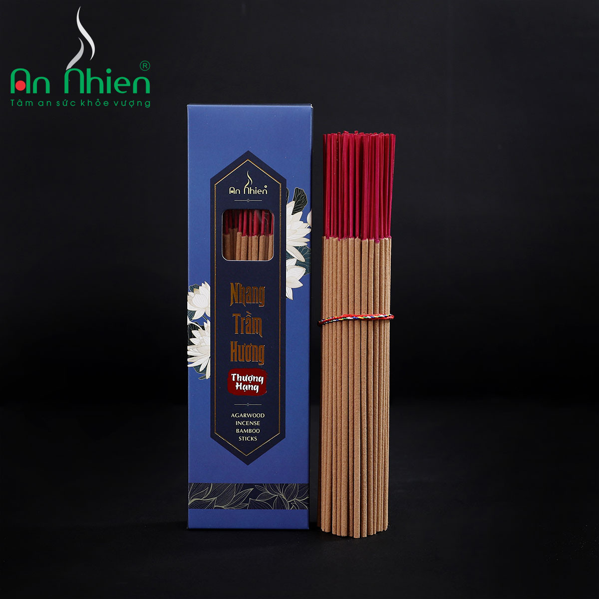 Nhang trầm hương sạch có tăm, loại thượng hạng, được sắp xếp gọn gàng trên bàn thờ.