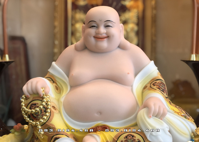 Phật Di Lặc hình nền gấm vàng hoa văn tinh xảo