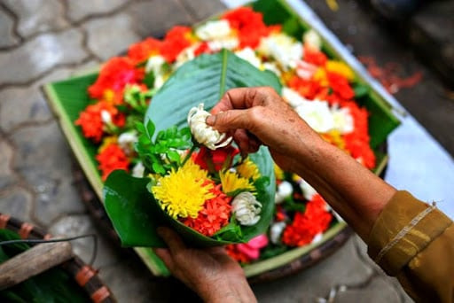 Phật tử nên cúng dường Tam Bảo như thế nào? 4