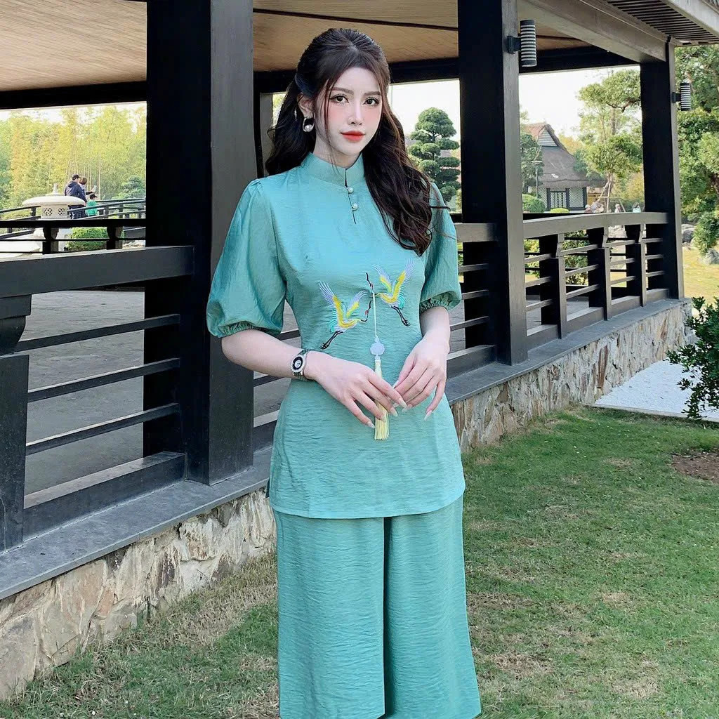 Quần áo Phật tử cách tân rất phù hợp để mặc đi chùa và nơi tâm linh