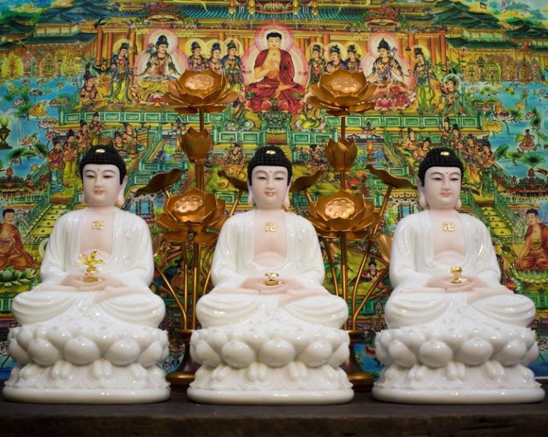 So sánh Tam Thế Phật