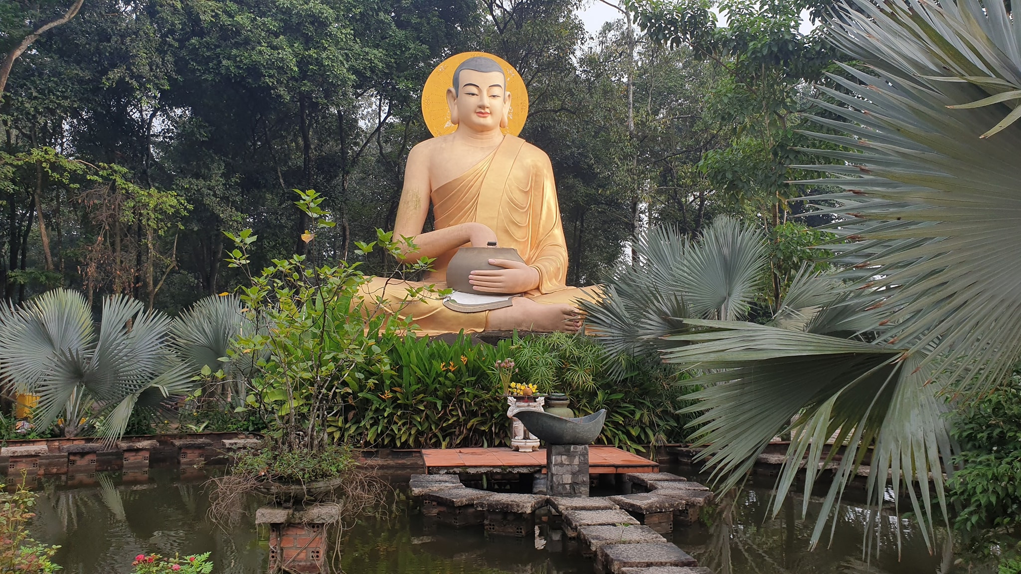 Sợi dây và con rắn, minh họa sự sai lầm của tưởng uẩn khi chúng ta gán ghép ý niệm sai lệch lên thực tại.