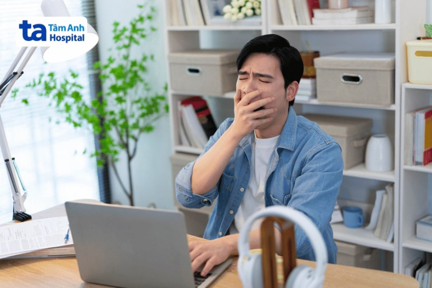 Sự mệt mỏi ban ngày do chất lượng giấc ngủ kém vì nói mớ