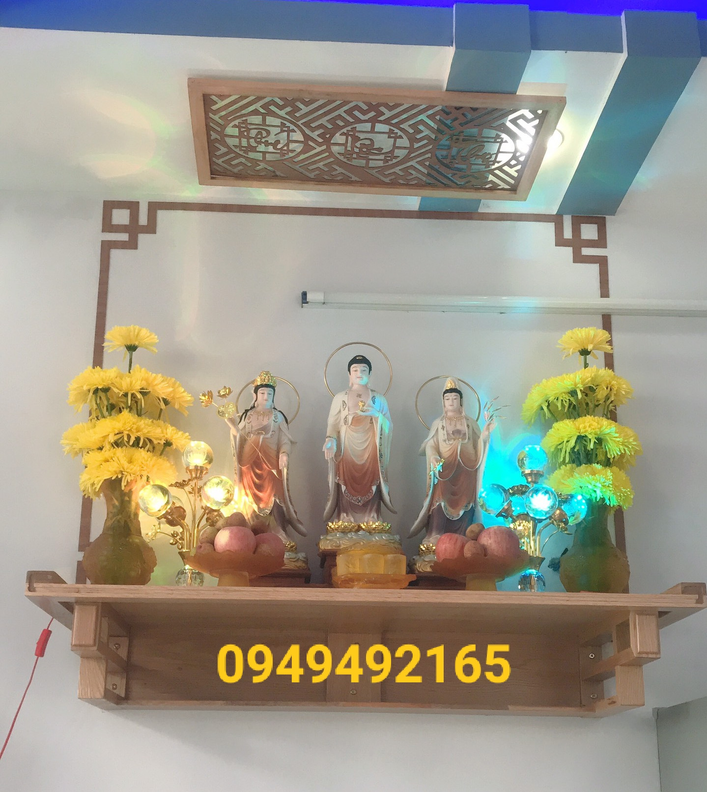 Thiết kế bàn thờ Phật treo tường gỗ tự nhiên