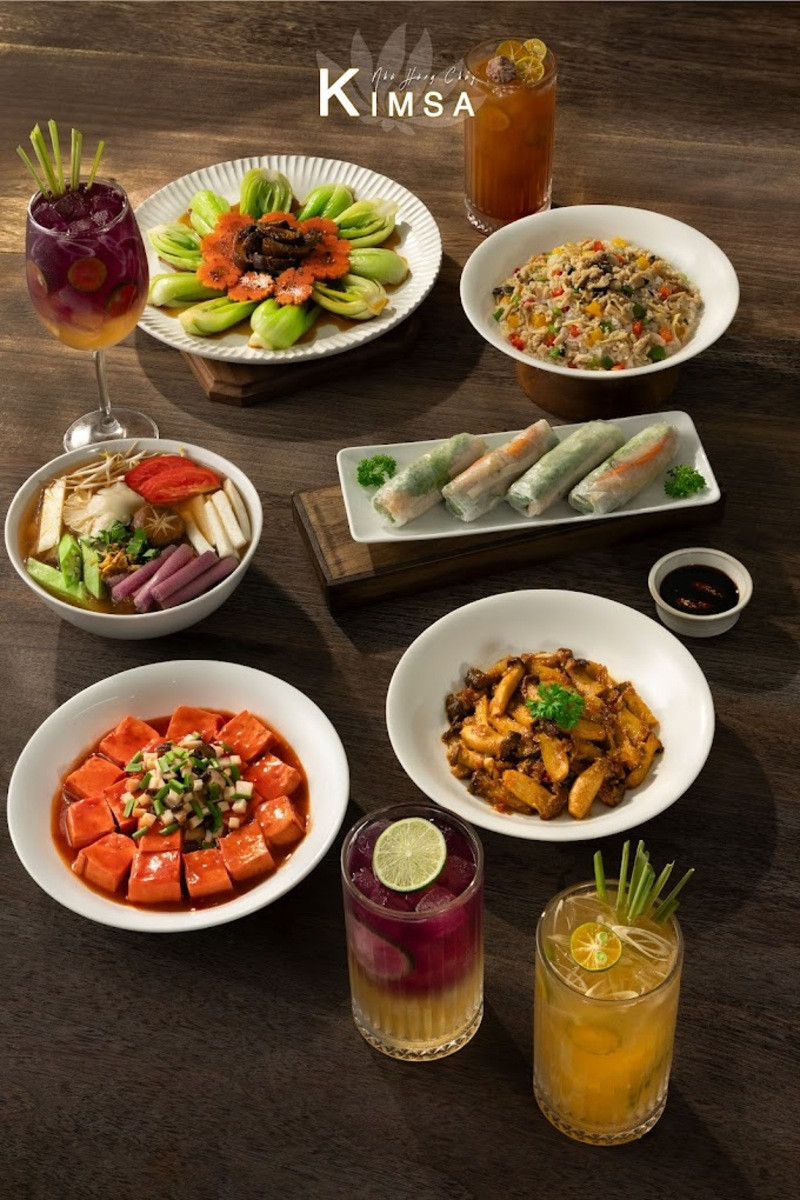 Thực đơn Nhà Hàng Chay Kim Sa đa dạng với nhiều cách chế biến khác nhau, được bài trí tinh tế và đầy tính nghệ thuật.
