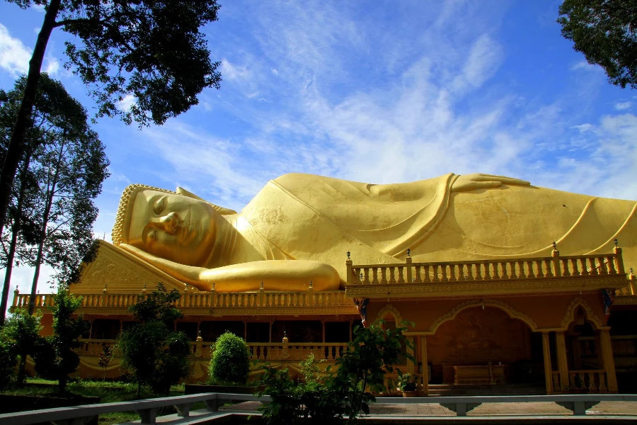 Thực hành tu tập trong ngày kỷ niệm Đức Phật nhập Niết Bàn tại nhà