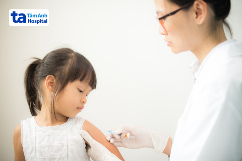 Tiêm chủng phòng ngừa bệnh bạch hầu cho trẻ
