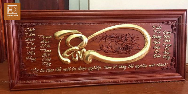 Tranh thư pháp khắc chữ Tâm bằng gỗ mang ý nghĩa sâu sắc