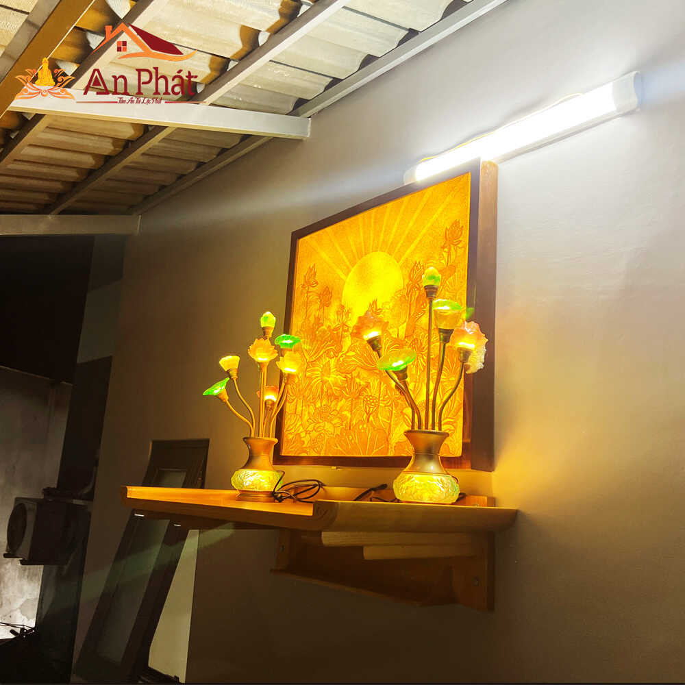 Tranh trúc chỉ hoa sen làm đẹp bàn thờ gia đình