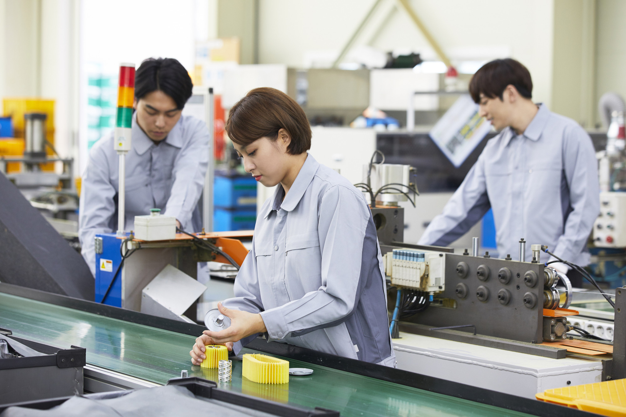 Tu nghiệp sinh và thực tập sinh chủ yếu làm việc trong các nhà máy, xí nghiệp, một số đơn hàng khác sẽ làm việc ngoài trời