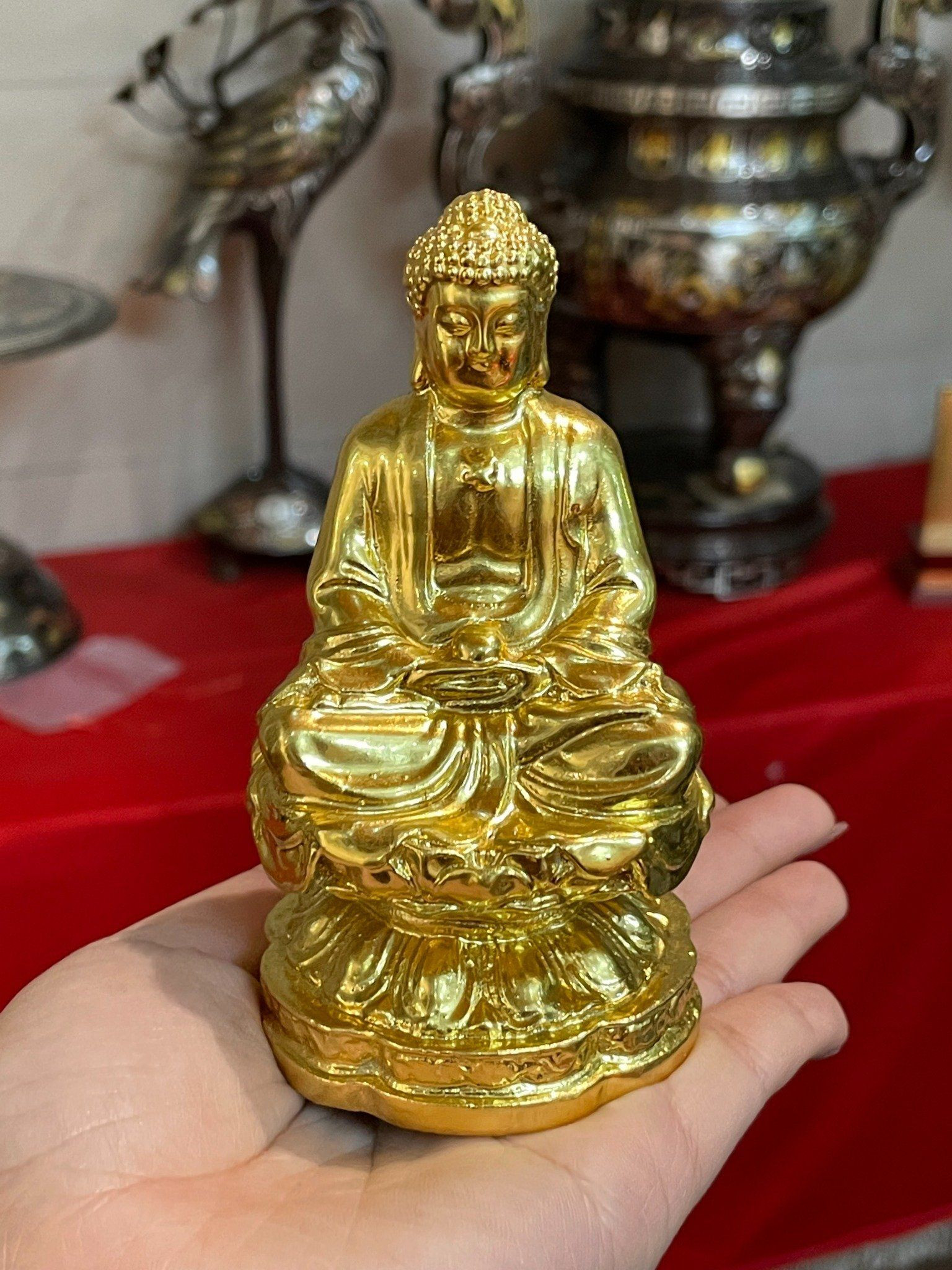 Tượng A Di Đà bằng đồng dát vàng 24K để xe ô tô