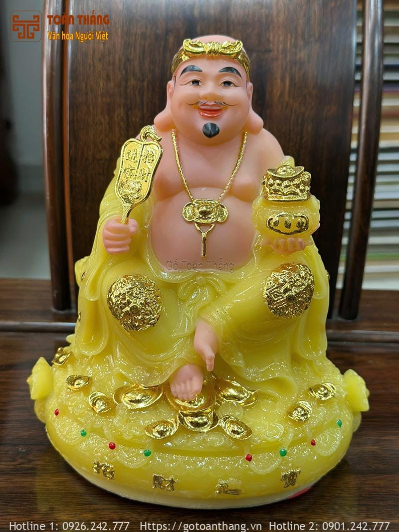 Tượng Ông Địa (Thổ Địa) cười tươi, tượng trưng cho sự may mắn và sung túc