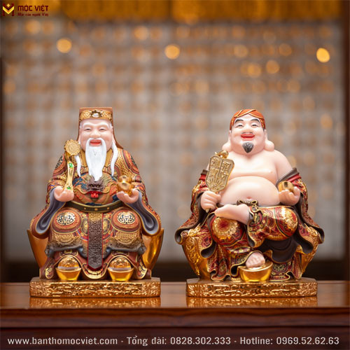 Tượng Ông Thần Tài và Thổ Địa trên tủ thờ ông địa