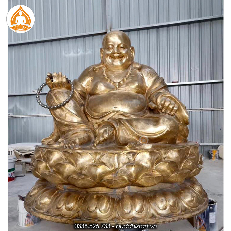 Tượng Phật Di Lặc bằng đồng với nụ cười hoan hỷ, biểu tượng may mắn