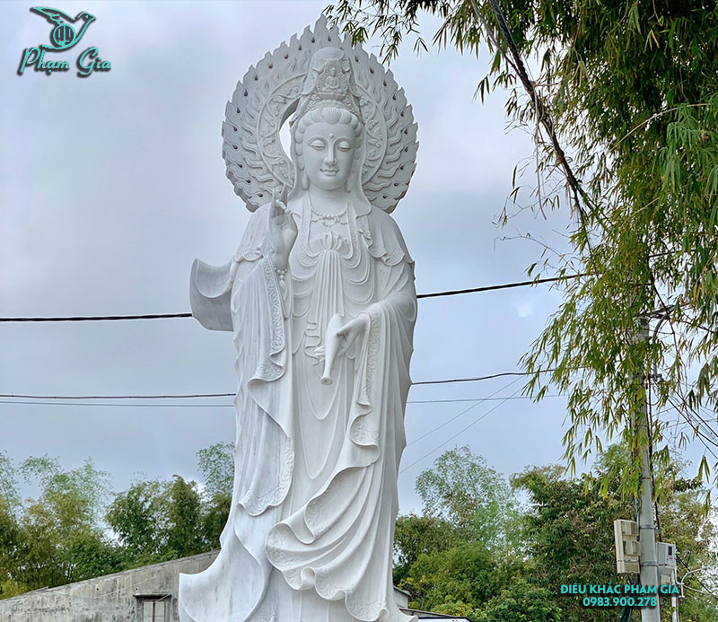 Tượng Quan Âm bằng đá granite đặt ngoài trời