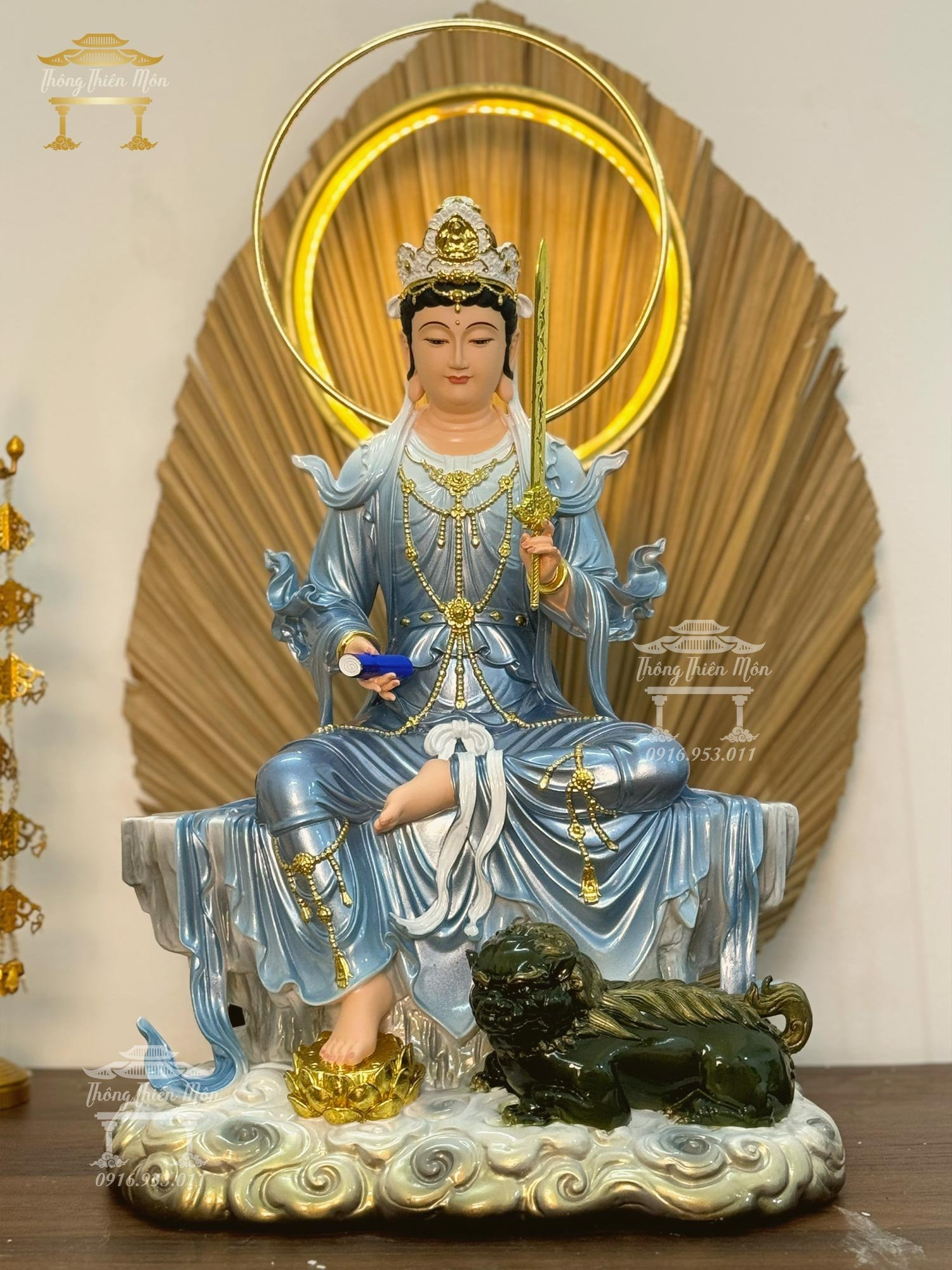 Tượng Văn Thù Sư Lợi ngồi trên sư tử xanh