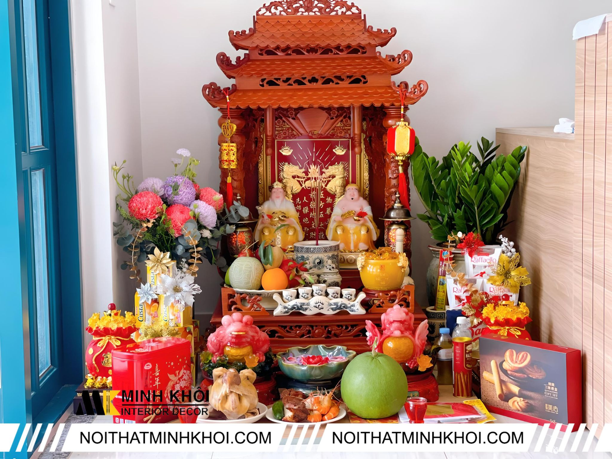 Vật phẩm đèn bàn thờ Ông Địa trang trí làm tăng vẻ trang trọng, linh thiêng