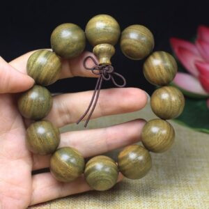 Vòng chuỗi đeo tay nữ bằng gỗ đàn hương xanh, mang đến bình an