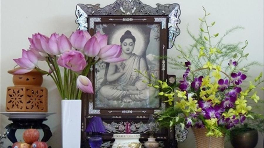 Ý nghĩa dâng hoa sen trên bàn thờ