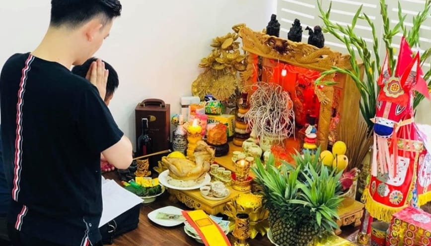 Người đứng lễ nên là chủ hộ hoặc đại diện gia đình