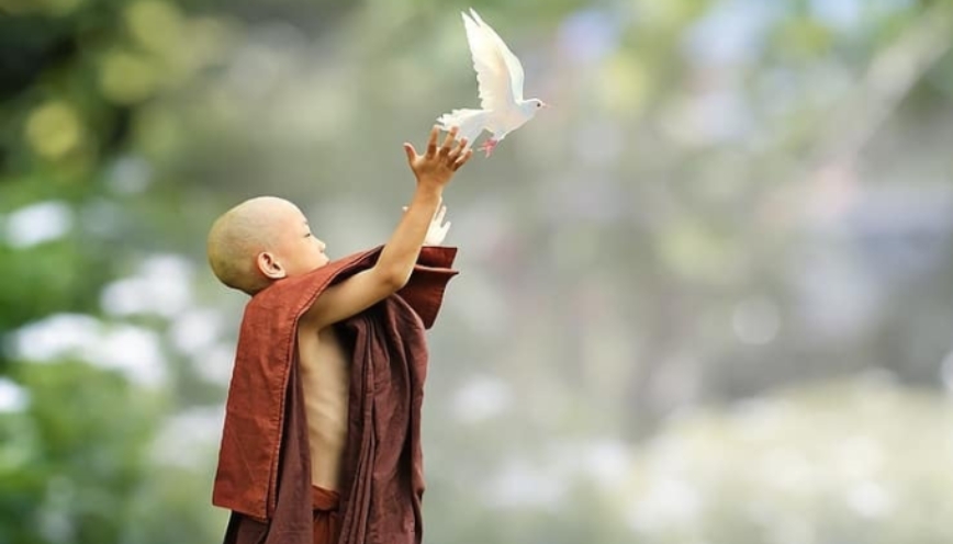 Từ bi là hành động cảm thông và sẵn sàng giúp đỡ người khác khi có thể